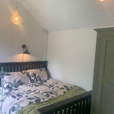 Abbots Langley Newly Refurbished One Bedroom With Additional Sofa Bed Self Contained Flat In Garden מראה חיצוני תמונה