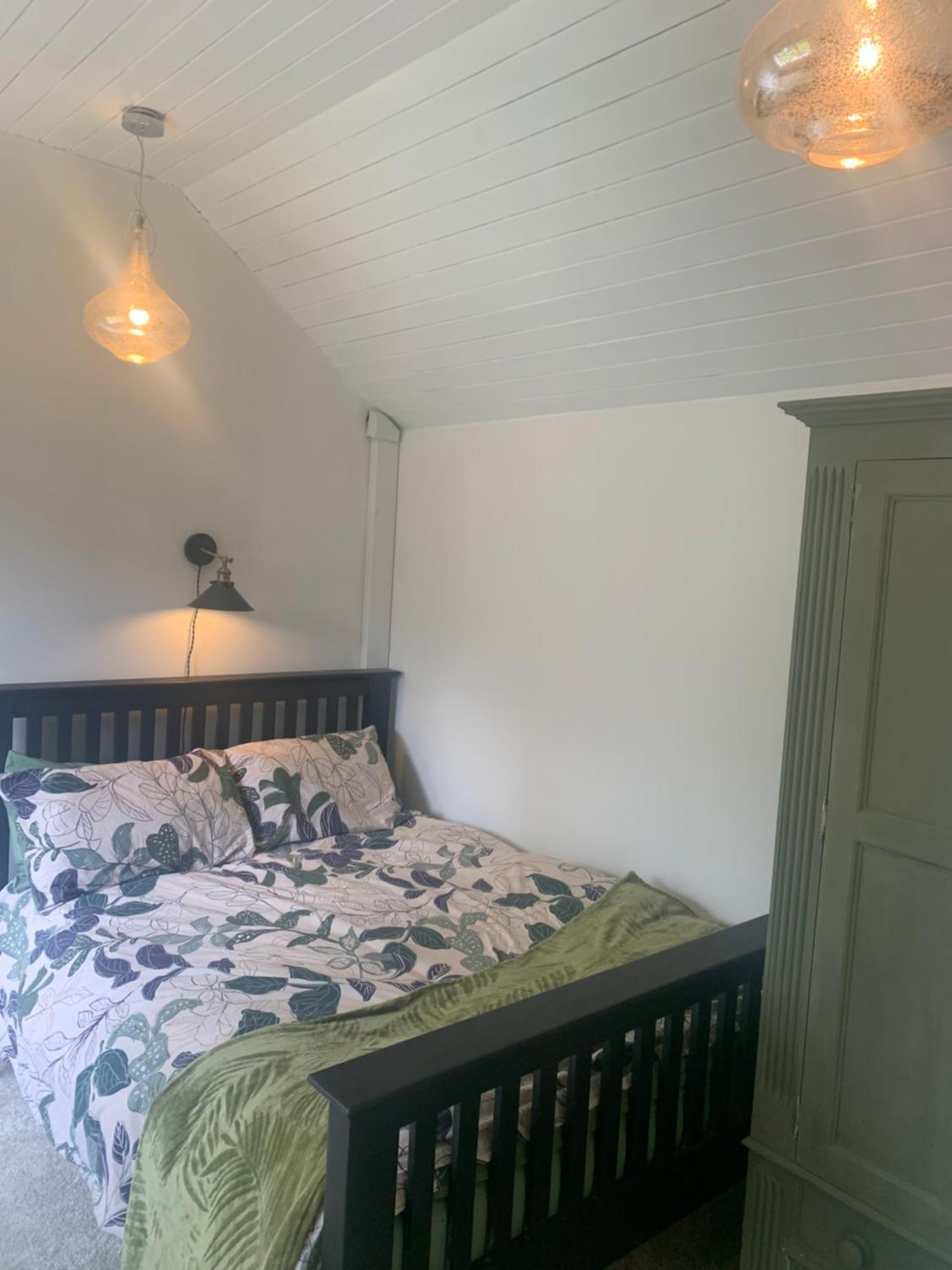 Abbots Langley Newly Refurbished One Bedroom With Additional Sofa Bed Self Contained Flat In Garden מראה חיצוני תמונה